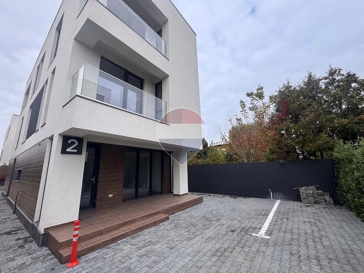 Casă cu 6 camere cu Teren 570 Mp în Iancu Nicolae