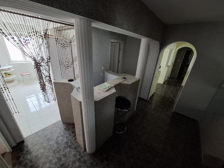 Apartament cu 4 camere decomandat în Central