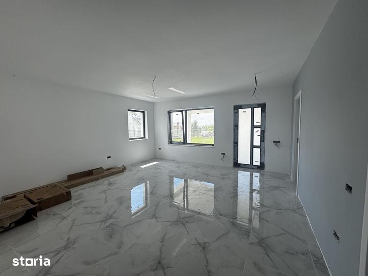 Casă cu 4 camere cu Teren 625 Mp în Ștefănești