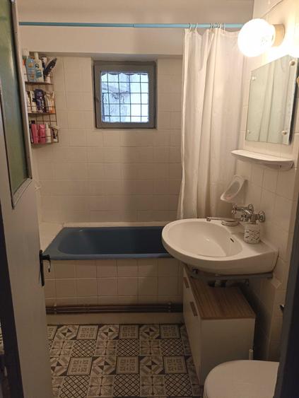 Apartament cu 3 camere decomandat în Est