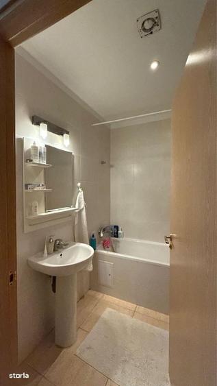 Apartament cu 3 camere decomandat în Costin Georgian