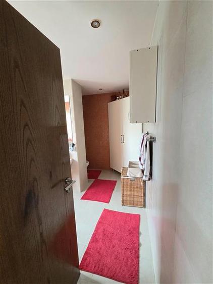 Apartament cu 3 camere semidecomandat, mobilat în Faleza Nord