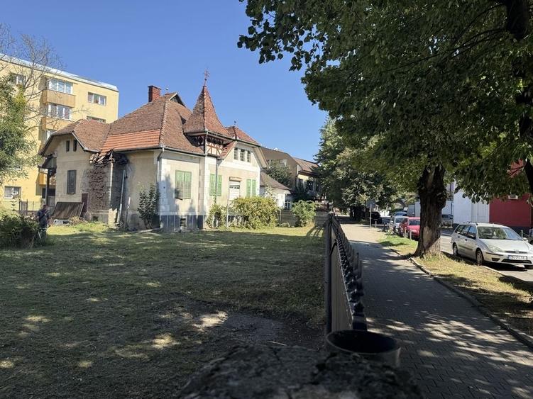 Casă cu 3 camere cu Teren 1000 Mp în Central