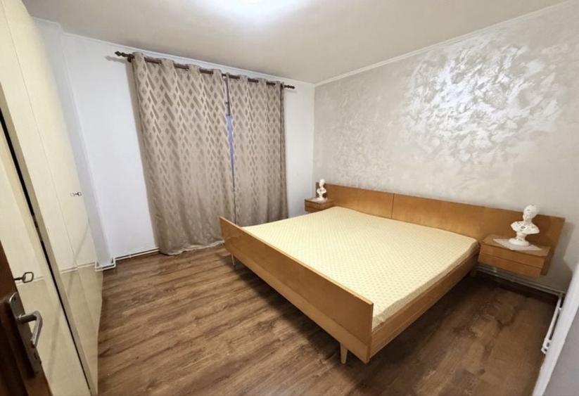 Apartament cu 4 camere decomandat în 1 Mai