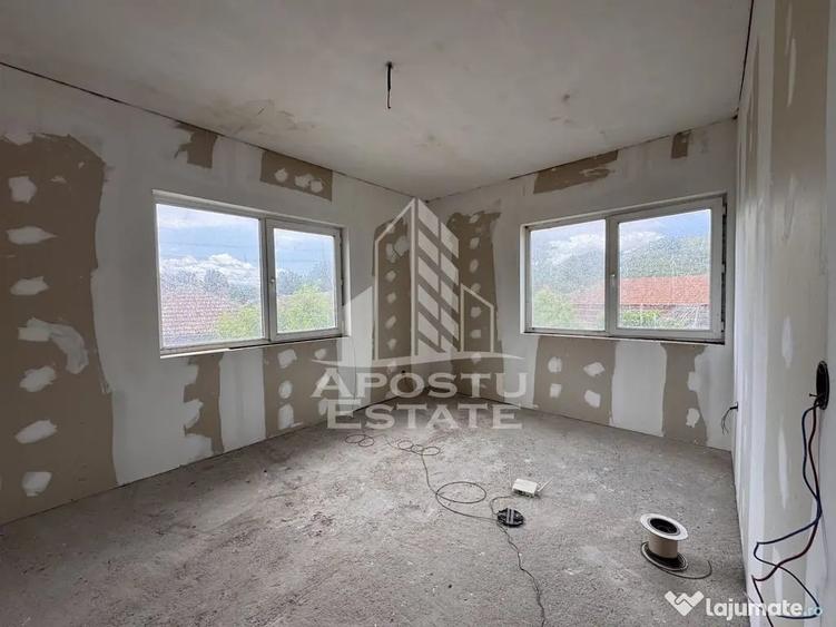 Casă cu 7 camere cu Teren 1100 Mp în Fărcădin