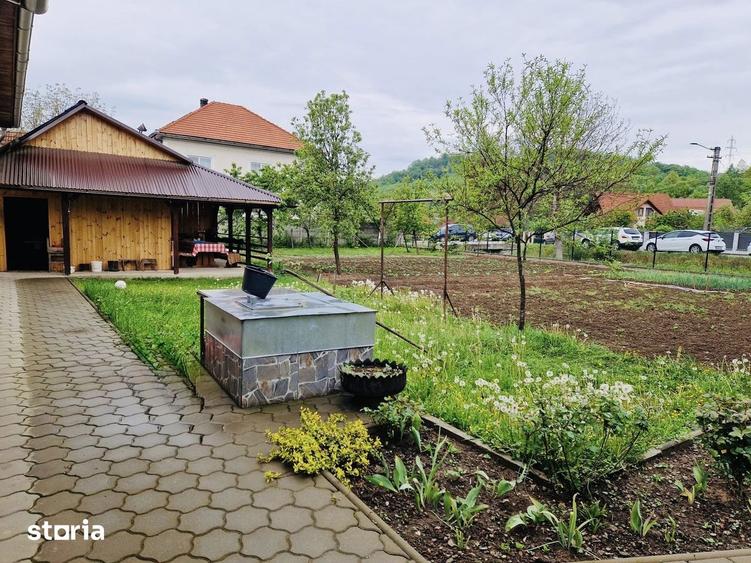 Casă cu 4 camere cu Teren 1345 Mp în Central