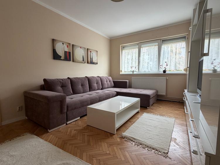 Apartament cu 3 camere semidecomandat în Olimpia-Stadion