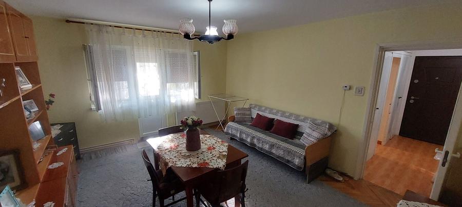 Apartament cu 3 camere decomandat în Micro 16