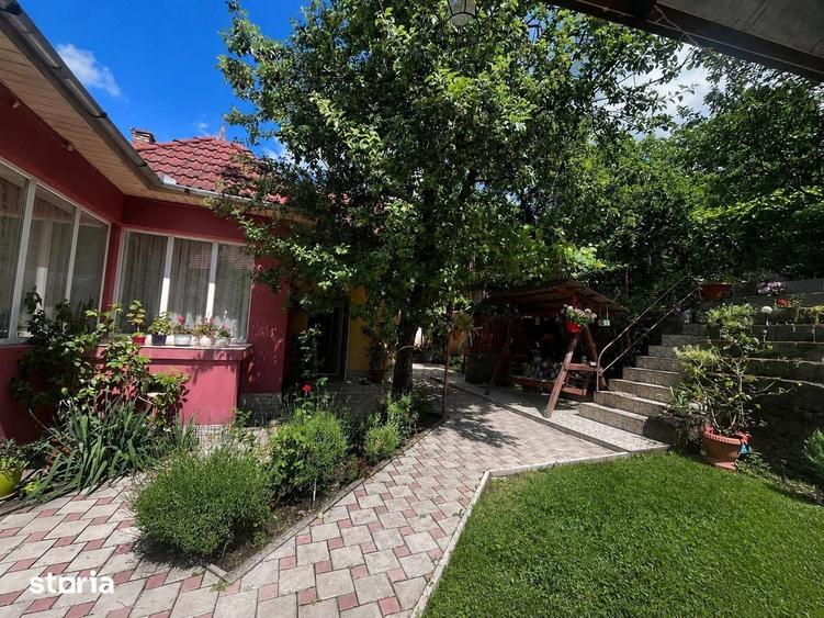 Casă cu 5 camere cu Teren 1480 Mp în Central