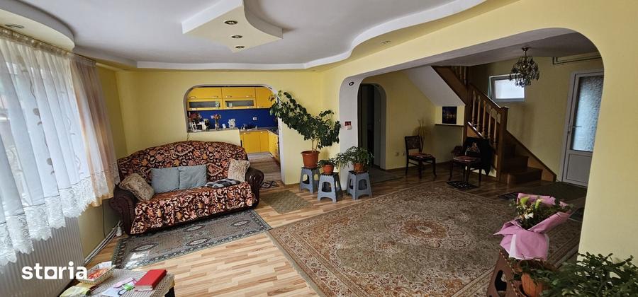 Casă cu 4 camere cu Teren 368 Mp în Coman