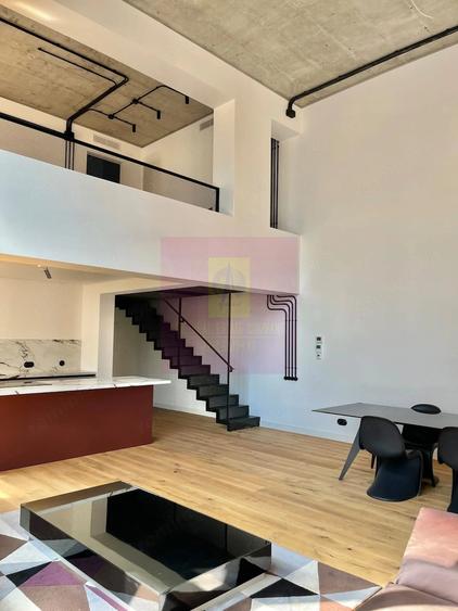 Apartament cu 4 camere decomandat în Est