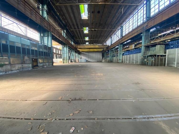 Spațiu industrial, de 19,900 mp, în Est