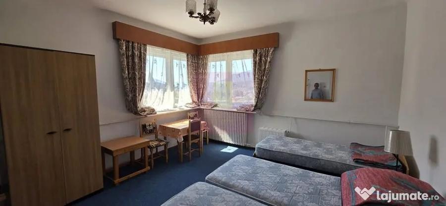 Casă cu 8 camere cu Teren 518 Mp în Central
