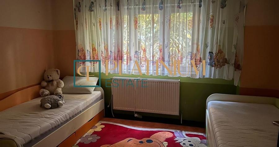 Apartament cu 3 camere decomandat, mobilat în Lunei