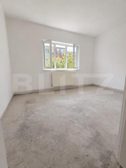 Apartament cu 3 camere semidecomandat în Câmpia Turzii