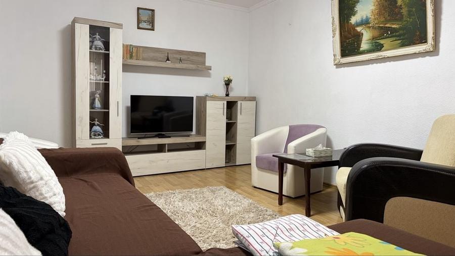 Apartament cu 3 camere decomandat în Găvana