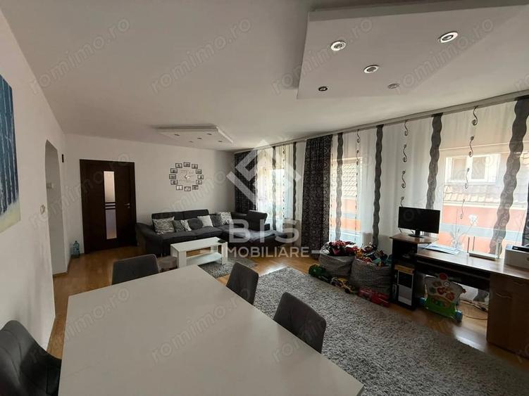 Apartament cu 4 camere decomandat în Sud