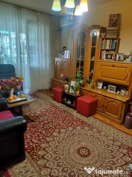 Apartament cu 2 camere semidecomandat în Titulescu