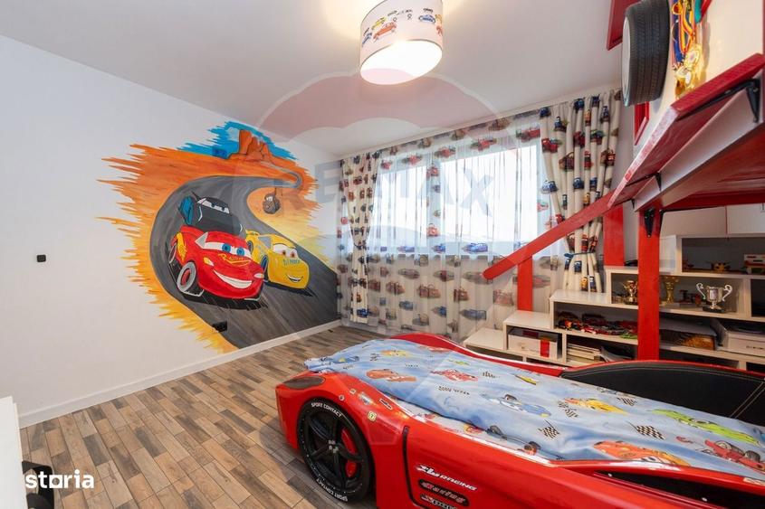 Casă cu 5 camere cu Teren 500 Mp în Sânpetru