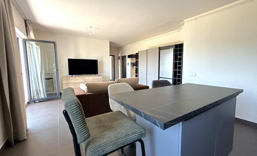 Apartament cu 2 camere semidecomandat, mobilat în Florești