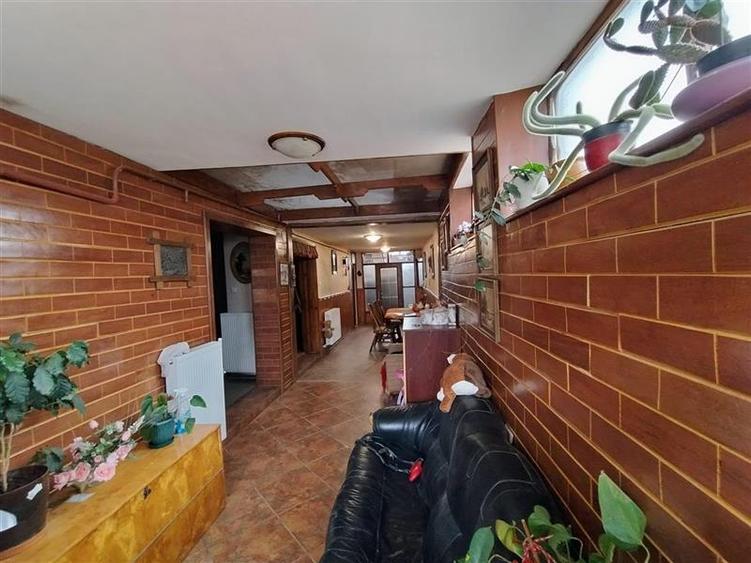 Casă individuală cu 7 camere cu Teren 220 Mp în Nord-Est