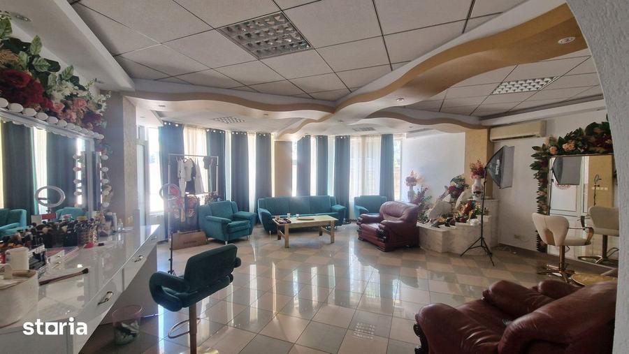 Casă cu 5 camere cu Piscina în Pieptănari