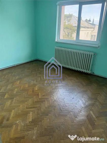 Apartament cu 3 camere decomandat în Central