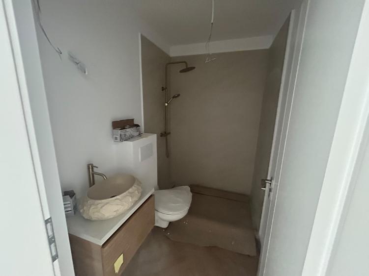 Apartament cu 3 camere decomandat în Berceni