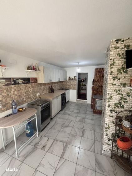 Casă cu 3 camere în Sărățeni