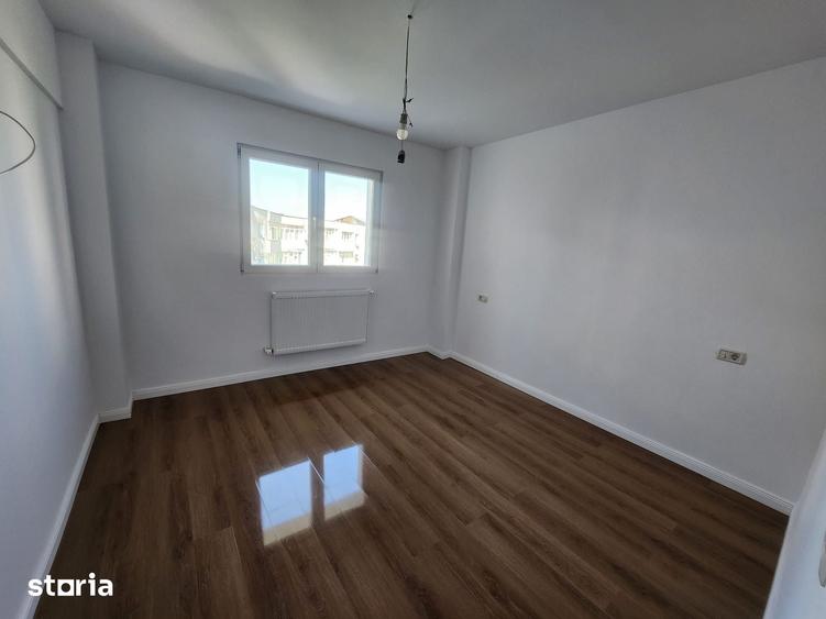 Apartament cu 3 camere decomandat în Șerbănești
