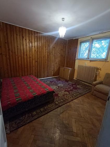 Casă decomandat în 1 Mai