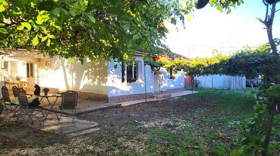 Casă cu 3 camere cu Teren 1000 Mp în Central