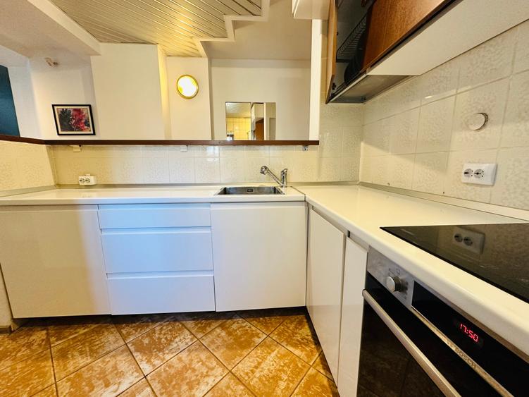 Apartament cu 2 camere semidecomandat în P-ța Dorobanți