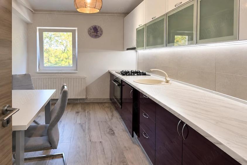 Apartament cu 3 camere decomandat în Lipovei