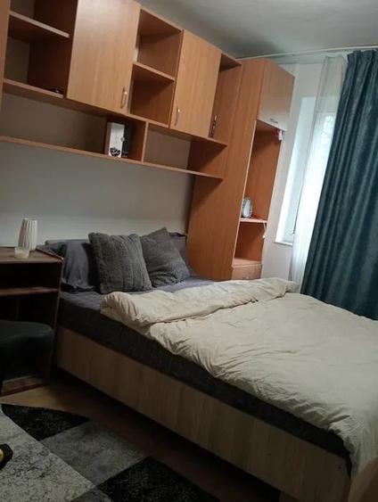 Apartament cu 3 camere semidecomandat în Primăverii
