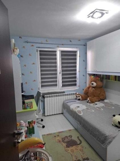 Apartament cu 4 camere decomandat, mobilat în Crângași