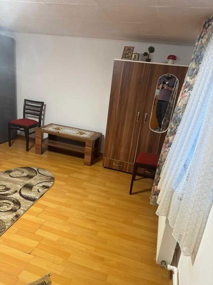 Garsonieră decomandată în Tache