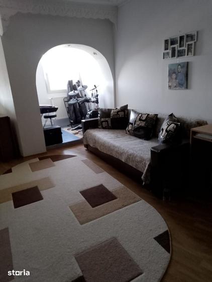 Apartament cu 3 camere decomandat în Călărași