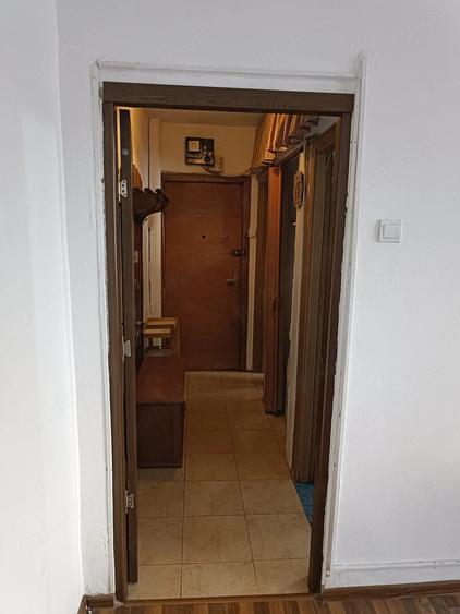 Apartament cu 2 camere semidecomandat în Girocului