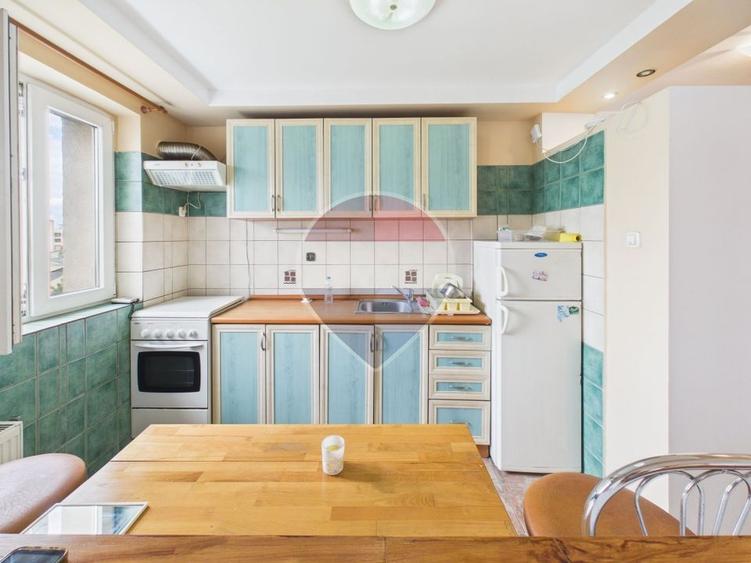 Apartament cu 2 camere semidecomandat, mobilat în P-ța Romană