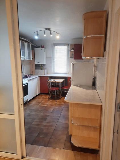 Apartament cu 3 camere decomandat în Precista