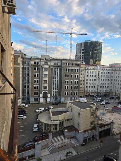 Apartament cu 4 camere decomandat în Central