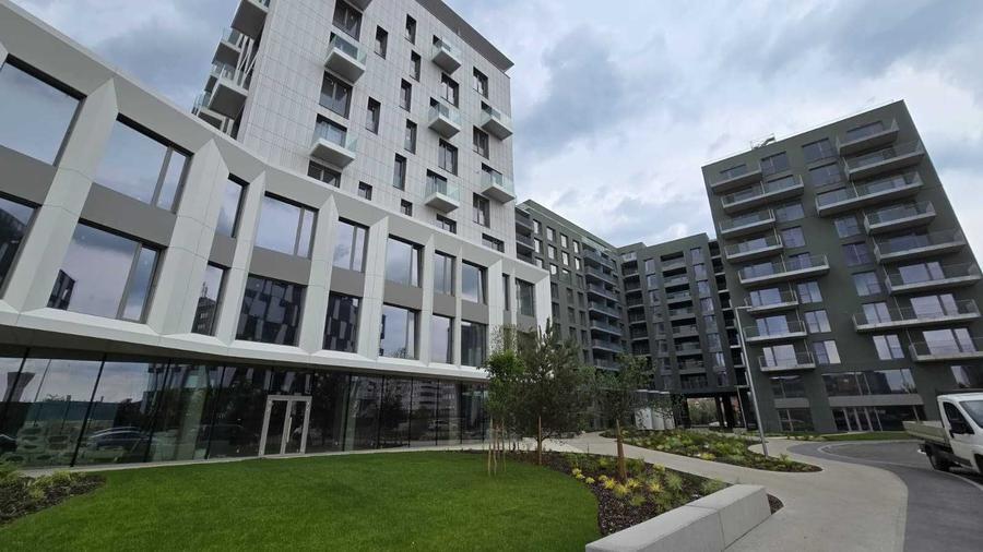 Apartament cu 3 camere decomandat în Exterior Vest