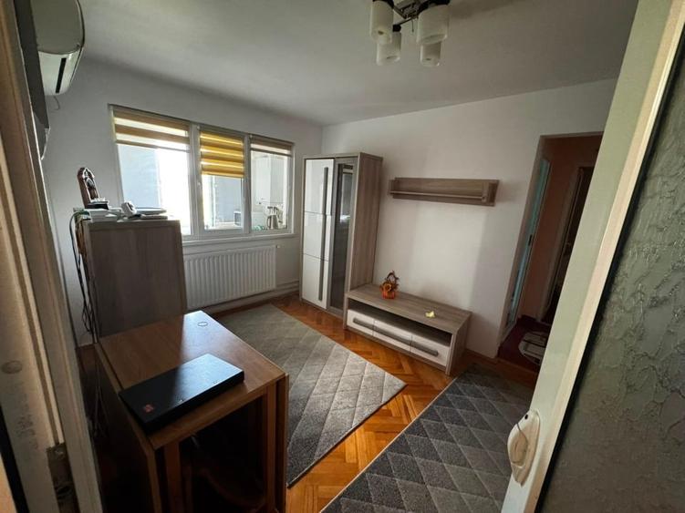 Apartament cu 2 camere semidecomandat, mobilat în Micro 38