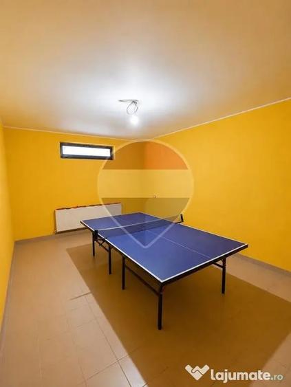 Casă cu 12 camere cu Teren 750 Mp în Fundeni