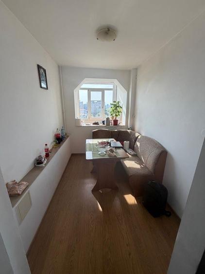 Apartament 3 camere, decomandat, - - 3