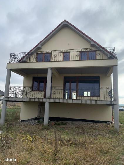 Casă cu 4 camere cu Teren 2300 Mp în Oșorhei