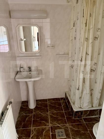 Casă individuală cu 12 camere cu Canalizare în Bran