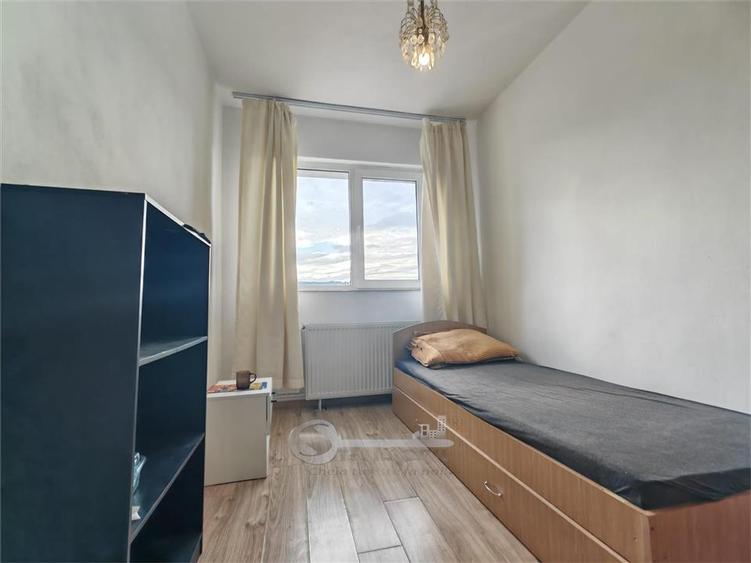 Apartament cu 3 camere decomandat, mobilat în Mircea cel Bătrân