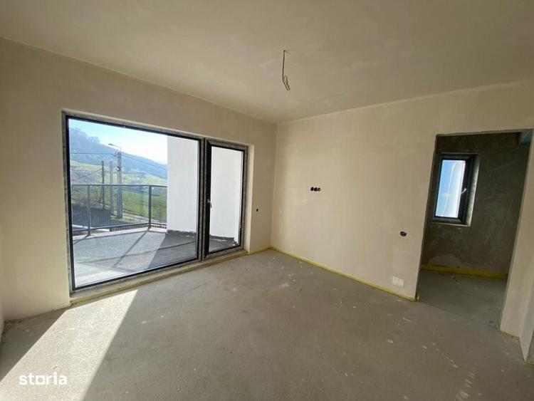 Casă cu 4 camere cu Teren 500 Mp în Florești
